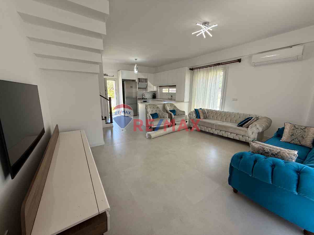 URLA ZEYTINLERDE MÜSTAKIL HAVUZLU EŞYALI KIRALIK VILLA