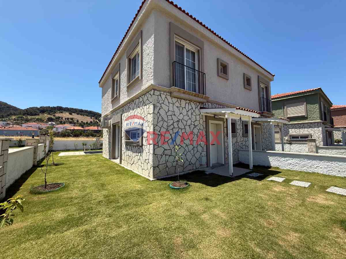 URLA ZEYTINLERDE MÜSTAKIL HAVUZLU EŞYALI KIRALIK VILLA