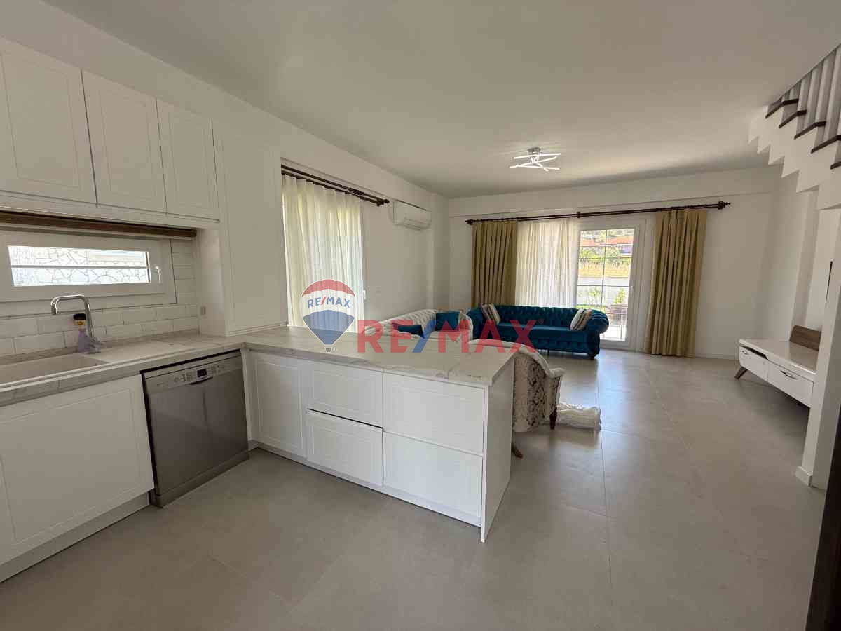 URLA ZEYTINLERDE MÜSTAKIL HAVUZLU EŞYALI KIRALIK VILLA