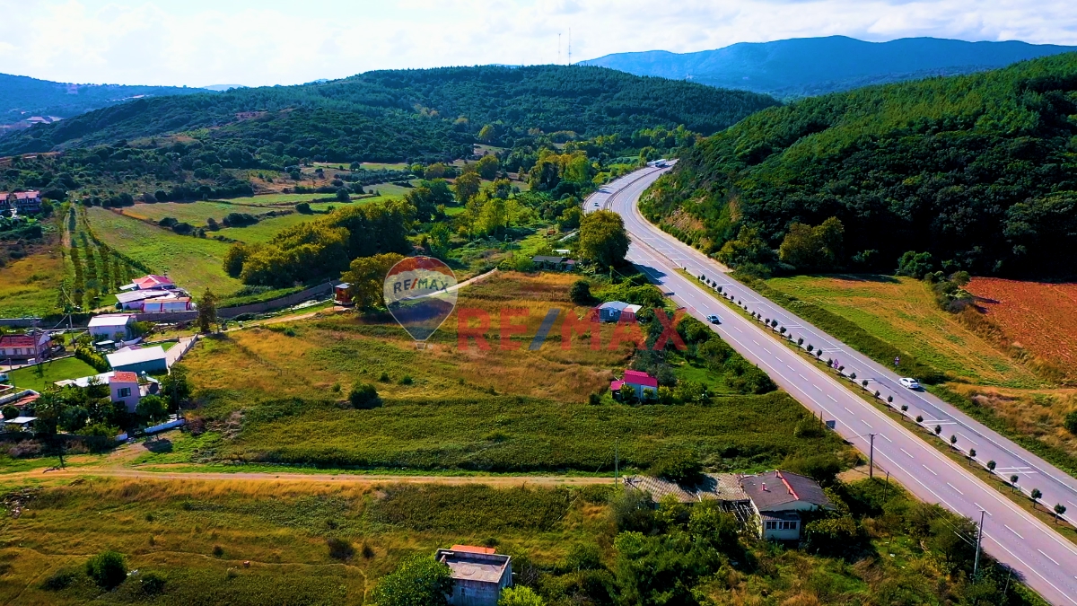 LAPSEKİ DENİZ KENARINDA VİLLA İMARLI ARSA...