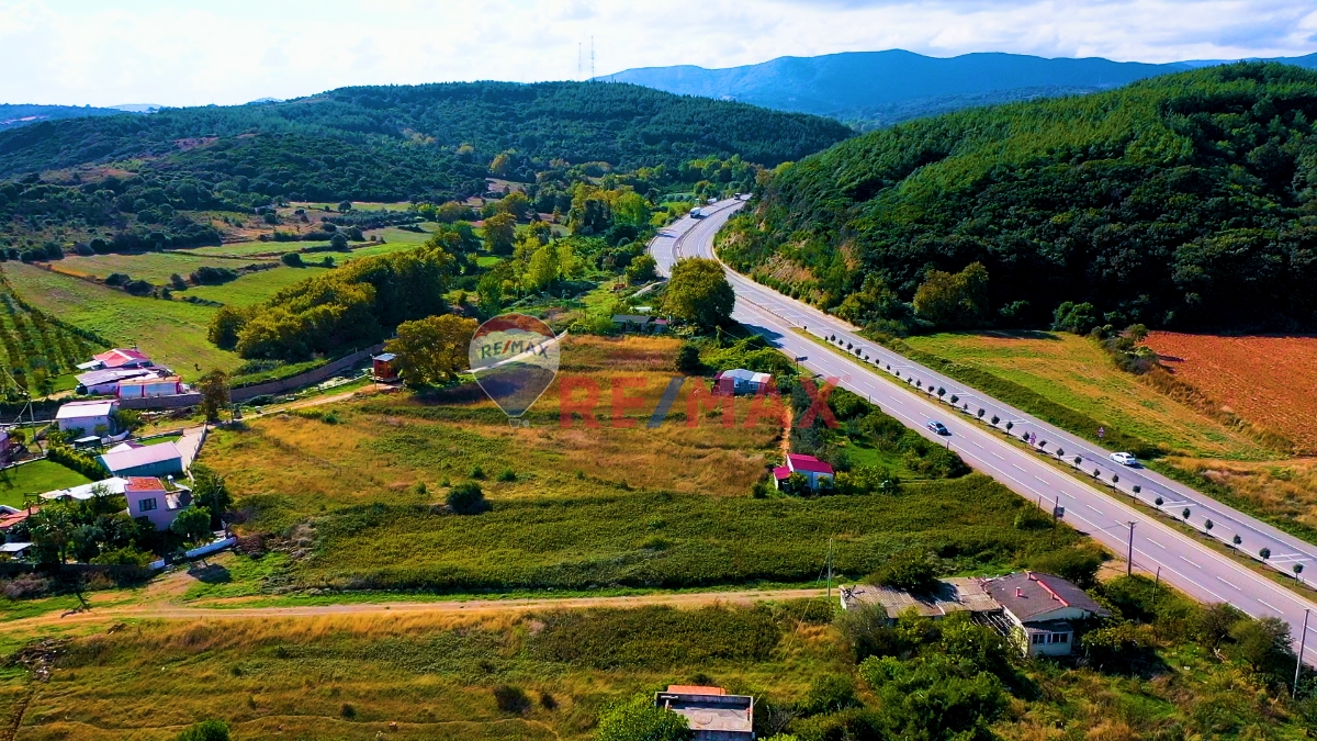LAPSEKİ DENİZ KENARINDA VİLLA İMARLI ARSA...