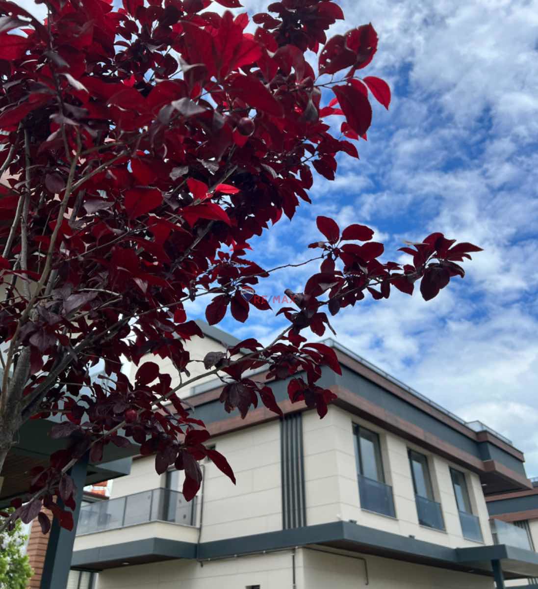 SAMSUN DEREKÖY SITE IÇERISINDE TRIPLEX 4+1 HAVUZLU SATILIK VILLA