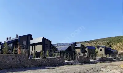 ÇAMLIDEREDE DOĞAYLA İÇİÇE MODERN MİMARİ SATILIK VİLLA