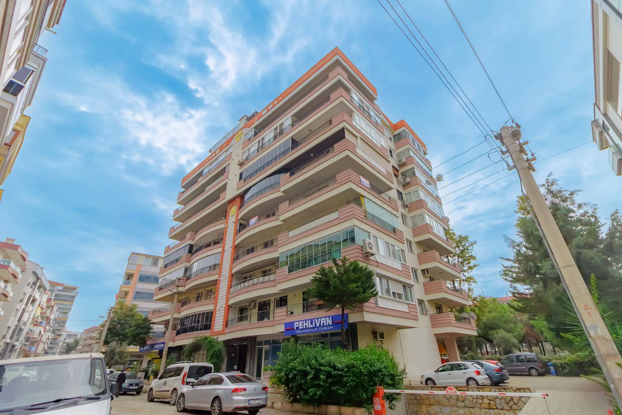 KARŞIYAKA DEDEBAŞI GENIŞ CADDEDE OTOPARKLI 3+1 SATILIK DAIRE