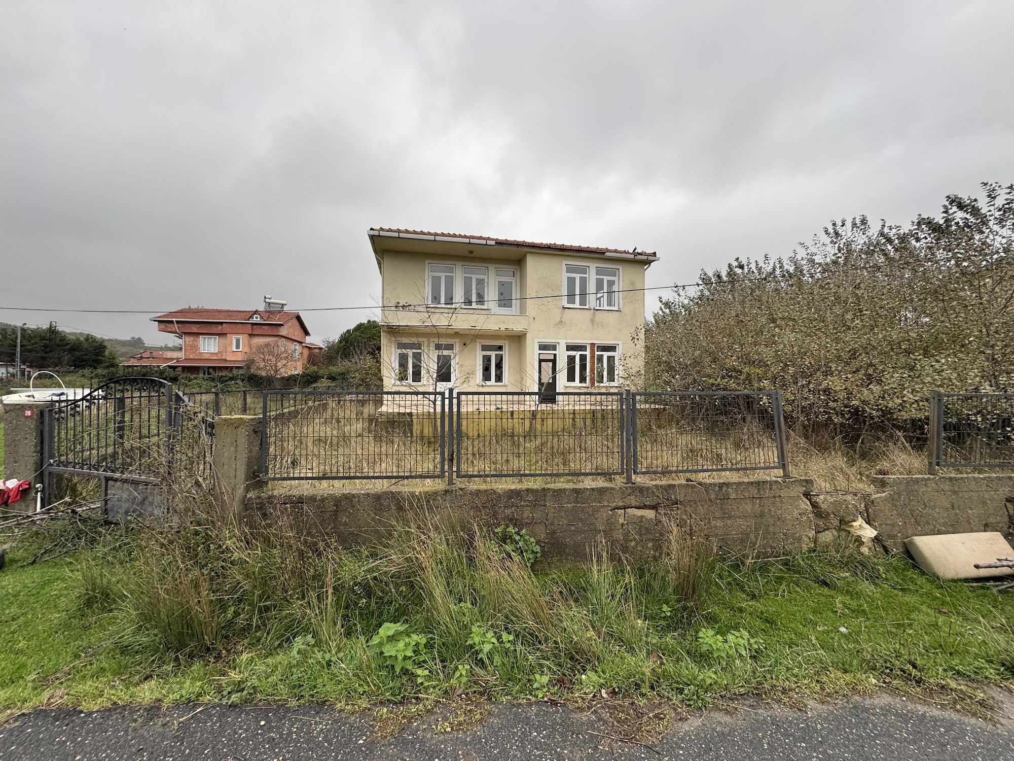 ÇATALCA YALIKÖY’DE TİCARİ + KONUT İMARLI, NATAMAM YAPILI MÜSTAKİL PARSEL