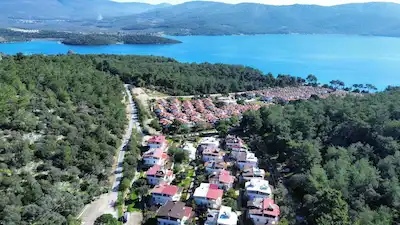 DENİZ VE DOĞA MANZARALI BAHÇELİ İKİZ VİLLA