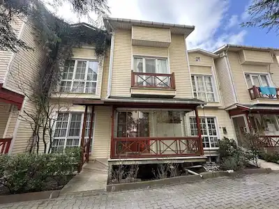 SUN MERİ SİTESİ 'İNDE ORMANIN İÇİNDE YENİLENMİŞ LÜKS 6+2 VİLLA