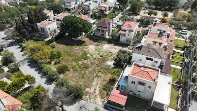 ÇEŞME GERMIYAN’DA DENIZE 350 M 552 M² SATILIK MÜSTAKIL ARSA