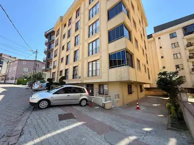ÇEKMEKÖY ÇATALMEŞE'DE ÜNİVERSİTEYE YAKIN 2+1 DAİRE