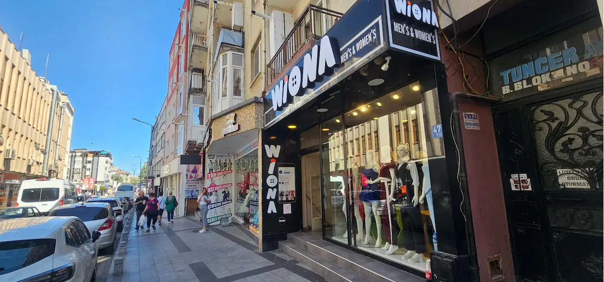 ÇORLU KUMYOL CADDE BELEDIYE YAKINI ÇOK İŞLEK KONUMDA MAĞAZA