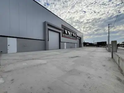 BAŞİSKELE SEPETLİPINAR DA TOPLAM 500 M2 KAPALI KİRALIK DEPO