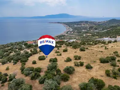 ASSOS KADIRGA'DA SATILIK 2500 M² TURIZM İMARLI ARSA