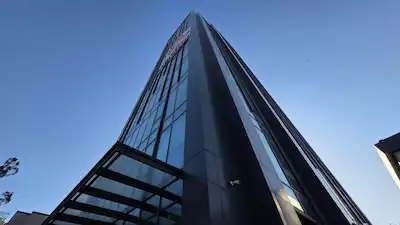 KOZYATAĞI E-5 DE YENI TAMAMLANAN PLAZA İÇI YAPILI KIRALIK OFIS