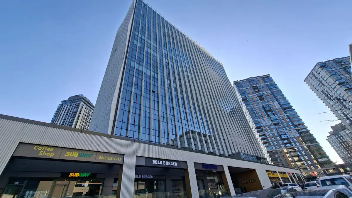 EN PLAZA’DA YÜKSEK KİRA GETİRİLİ HAZIR DEKORLU PRESTİJLİ SATILIK OFİS