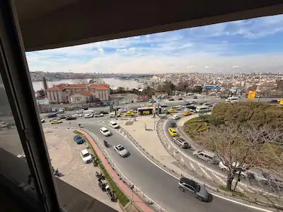 🏢 ŞİŞHANE REFİK SAYDAM CADDESİ ÜZERİNDE KIRALIK OFİS