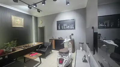 ÜSKÜDAR MURATREİS’TE METRO VE ANAYOLA YAKIN GİRİŞ KAT 50 M² TAPULU OFİS