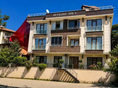 ŞİLE MERKEZ'DE YENİ BİNA 3+1 EBEVEYN BANYOLU BAHÇE KATI