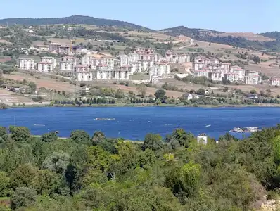 HER ODASI GÖL MANZARALI, KAVANYA KORU'DA 4+1 KIRALIK ARA KAT