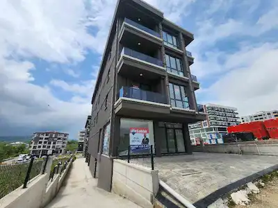 İLKADIM DERECİKTE PRESTİJLİ KONUMDA SATILIK TİCARİ DÜKKAN