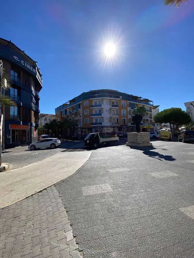 AVŞA’DA FERİBOT İSKELESİNE YAKIN, EŞYALI 1+1 SATILIK DAİRE (KAT MÜLKİYETLİ)