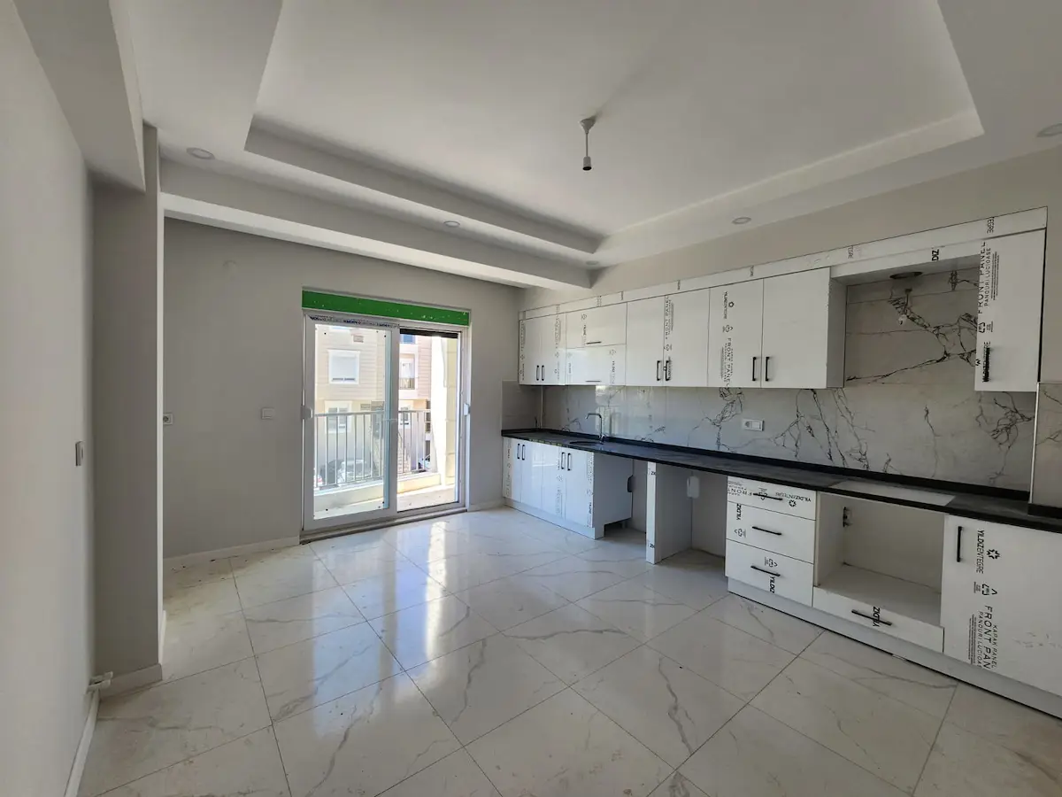 KORKUTELİ / KARŞIYAKA MAH.DE / SIFIR GENİŞ 2+1