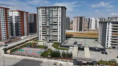 REMAX LEVEL'DEN CUMHURIYET'TE ADA MUTFAKLI LÜKS 4+1 DAIRE