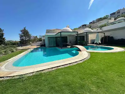 BODRUM BİTEZDE LÜKS BUTİK SİTEDE 5+1 ÖZEL HAVUZLU BAHÇELİ VİLLA