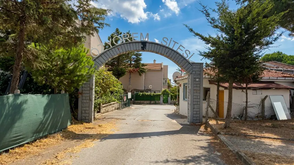 REMAX KAYA'DAN SİLİVRİ ÖZYÖREM SİTESİNDE SATILIK 2+1 DAİRE 3