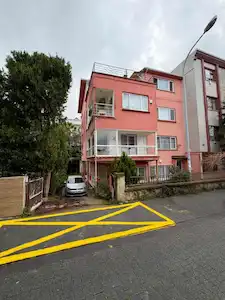 KOŞUYOLU PARKINA İLK PARALELDE, ARSA PAYI YÜKSEK ,BAHÇE KATI SATILIK DAİRE