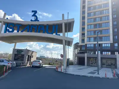 3.İSTANBUL HASBAHÇE EVLERI 'NDE 4+1 DAIRE