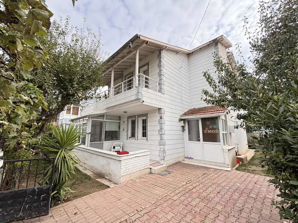 İSTANBUL SILIVRI’DE 5 + 1 SATILIK VILLA