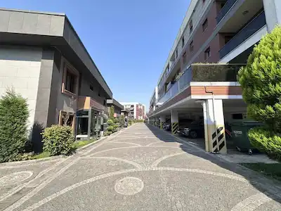 BAŞİSKELE YUVACIK PANORAMA 3 SİTESİNDE 4+1 DENİZ MANZARALI MASRAFSIZ NORMAL DAİRE