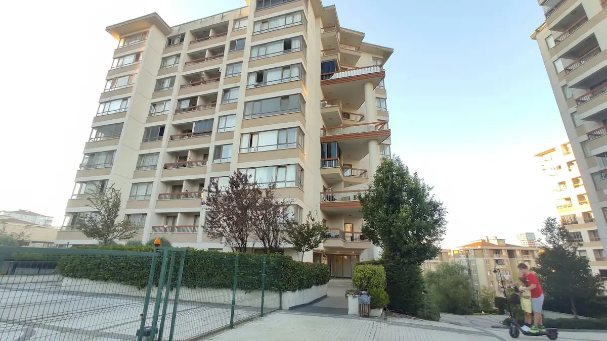 ESENYURT PİRİREİS’TE METROBÜSE YÜRÜME MESAFESİ | EŞYALI | GENİŞ BALKONLU 1+1 KİRALIK 2