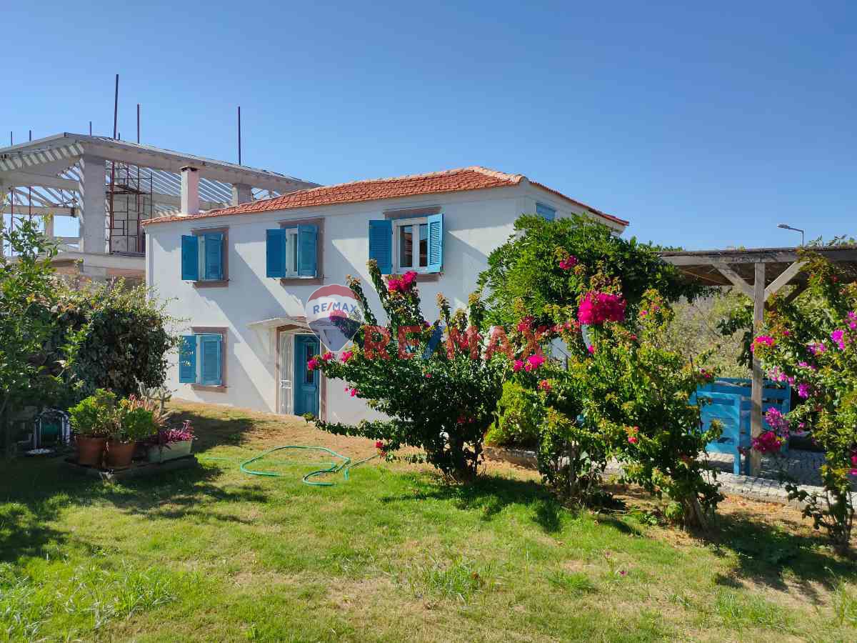 CUNDA ADASI’NDA SATILIK DENİZ MANZARALI TAŞ EV VE ARSA