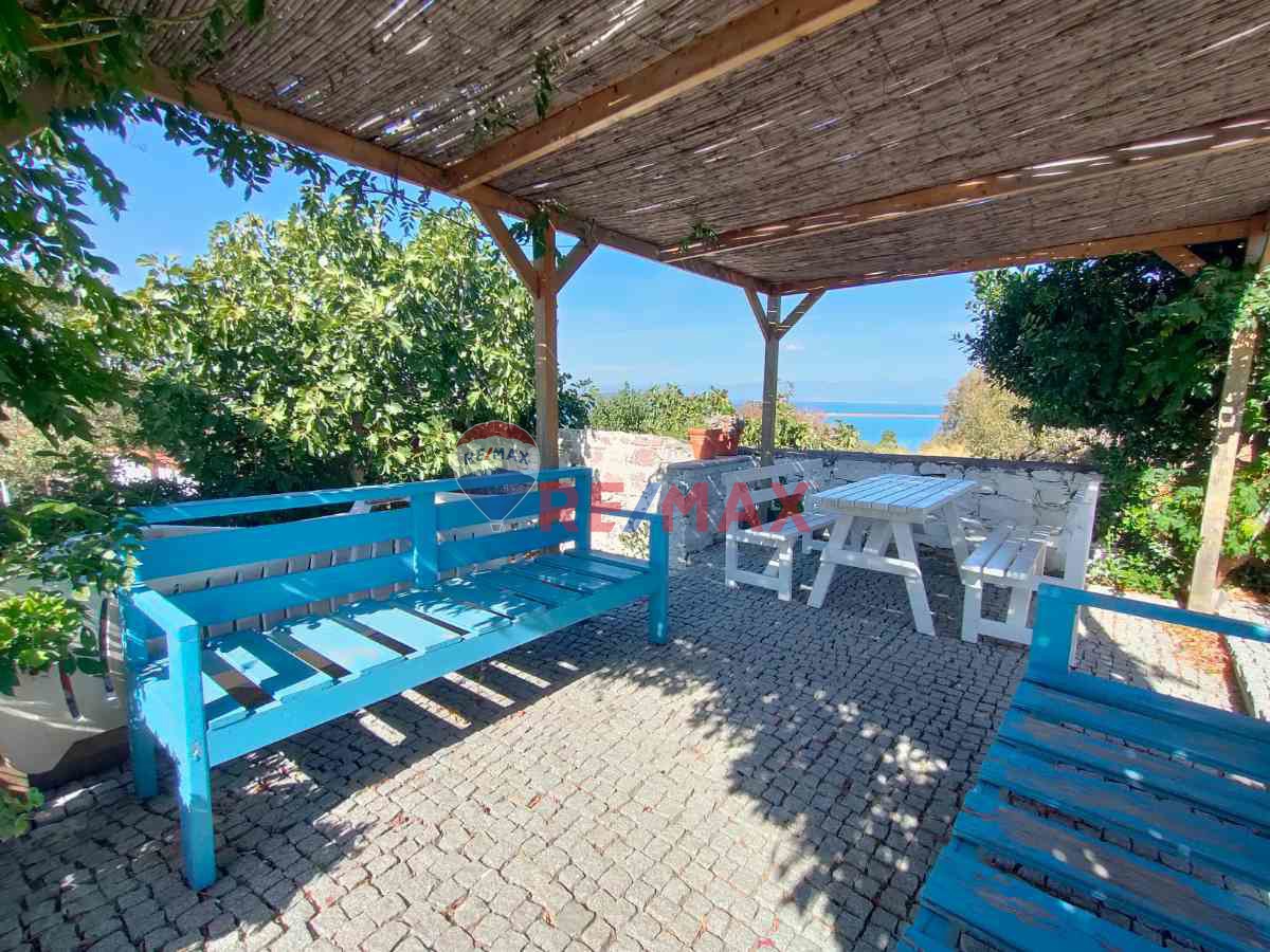 CUNDA ADASI’NDA SATILIK DENİZ MANZARALI TAŞ EV VE ARSA