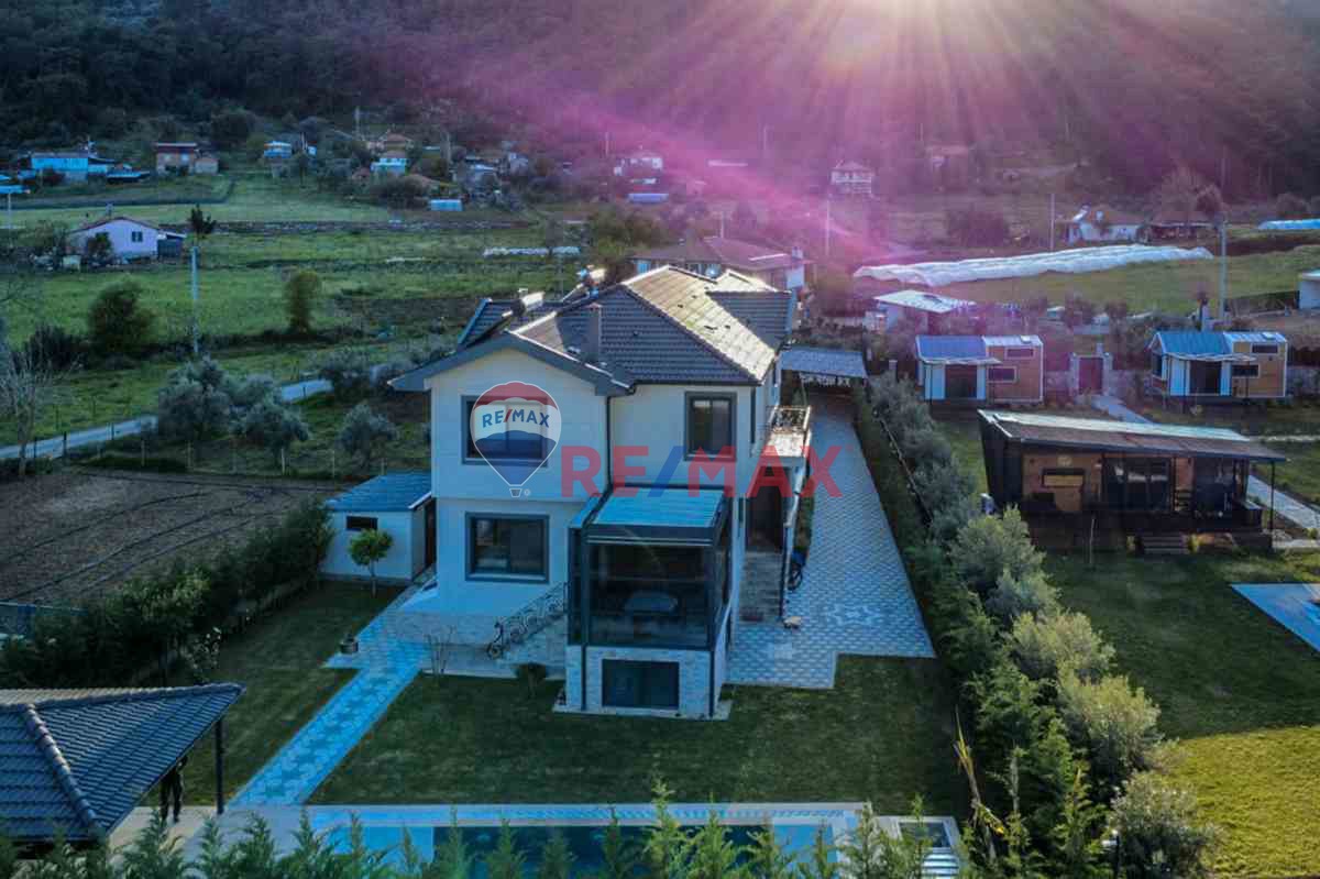 GÖCEK’TE DOĞANIN KALBİNDE SATILIK LÜKS VİLLA – HUZURUN VE KONFORUN BULUŞMA NOKTASI