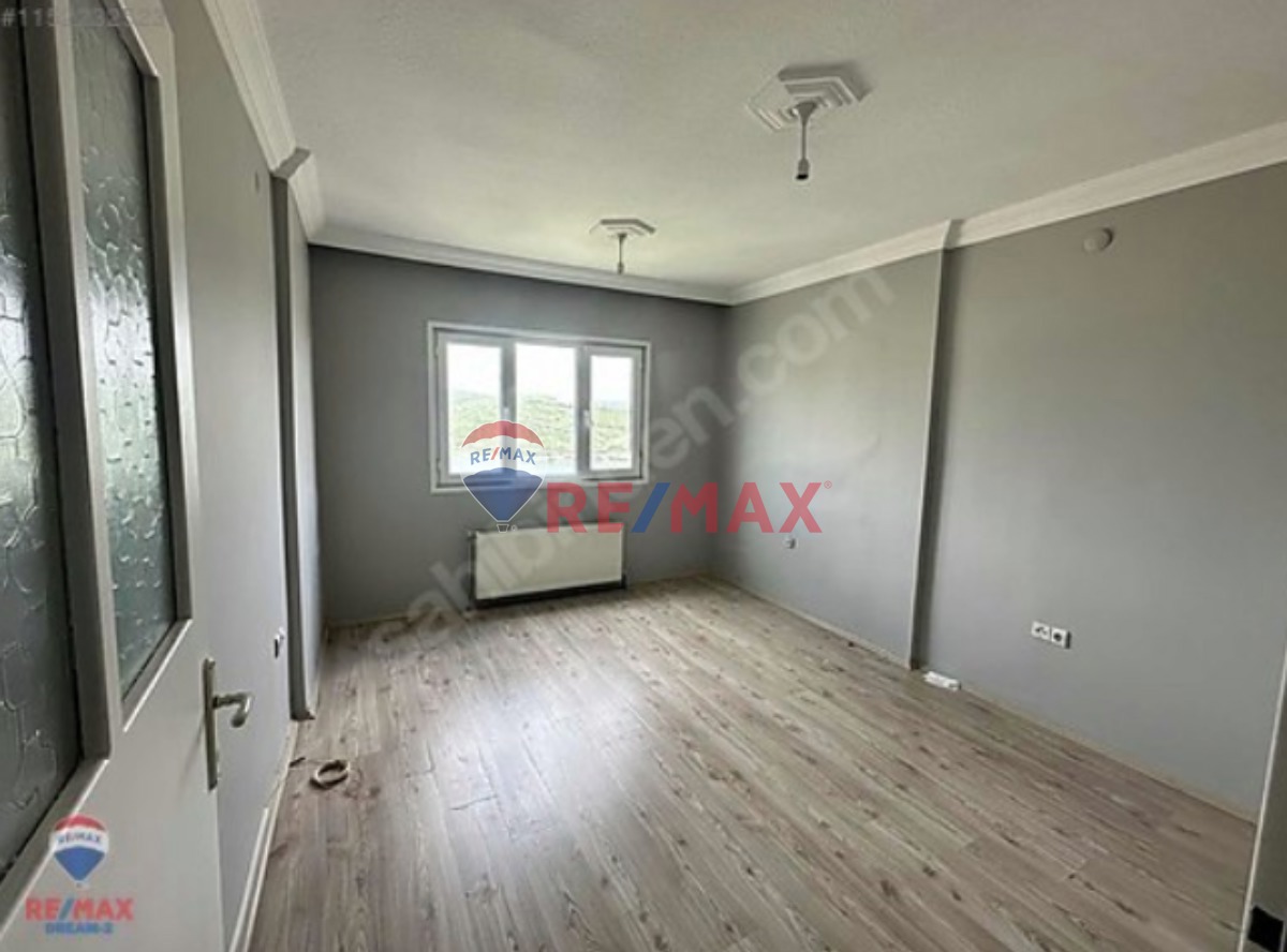 REMAX DREAM'DEN BAYINDIRLIK KONUTLARINDA GÖLMANZARLI KİRALIK 2+1