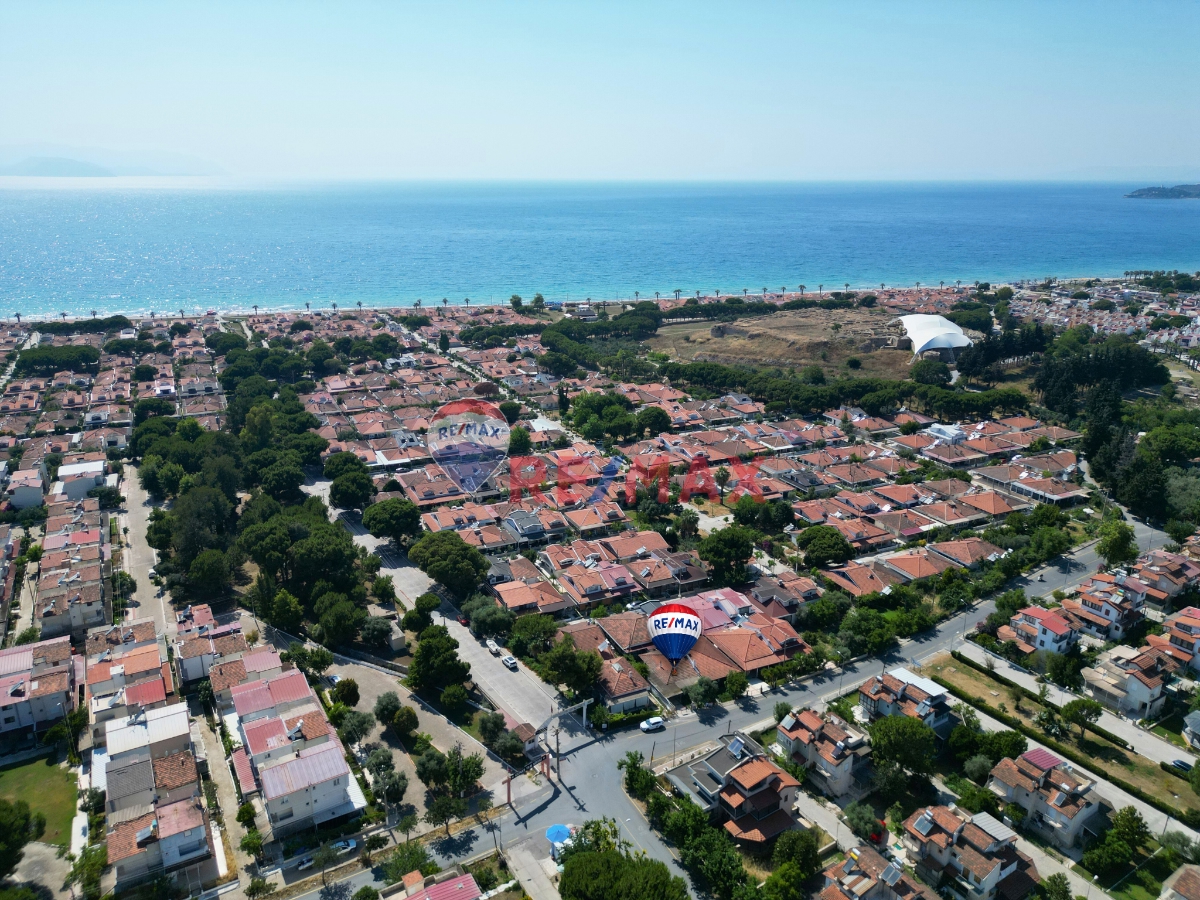 NAZİLLİ SITESI'NDE SATILIK BAHÇELİ YAZLIK
