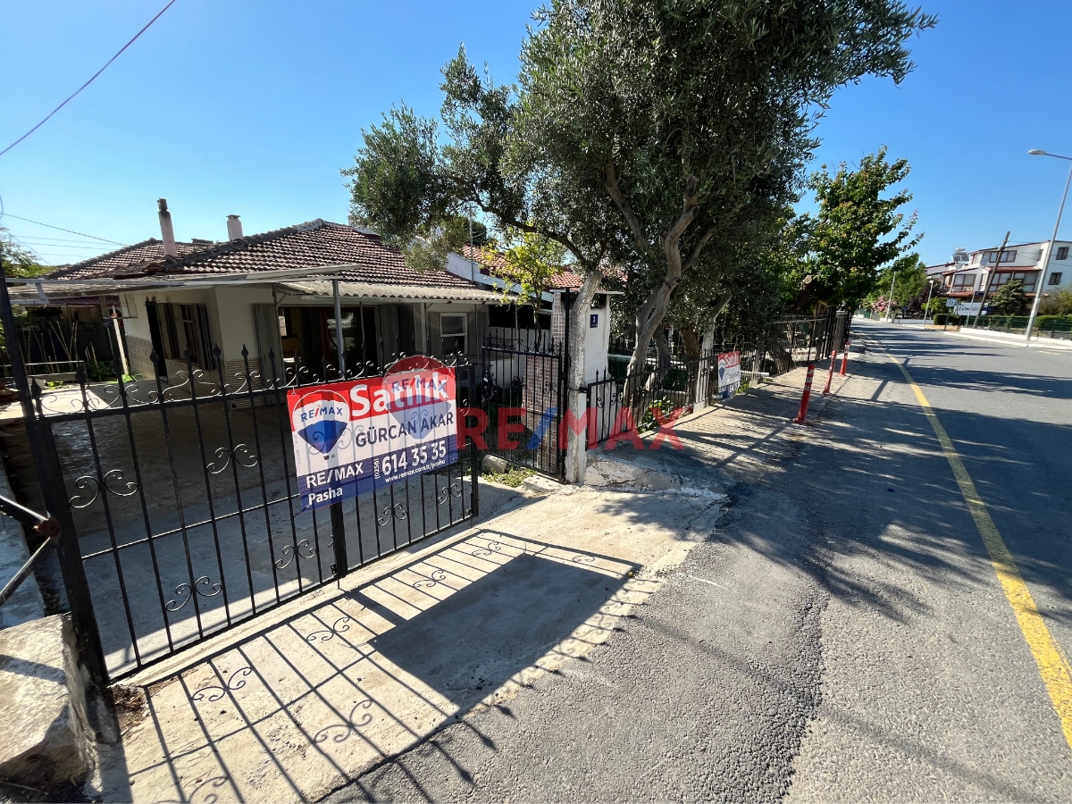 NAZİLLİ SITESI'NDE SATILIK BAHÇELİ YAZLIK