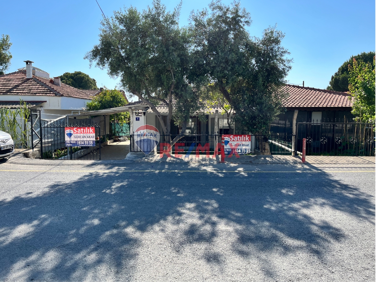 NAZİLLİ SITESI'NDE SATILIK BAHÇELİ YAZLIK