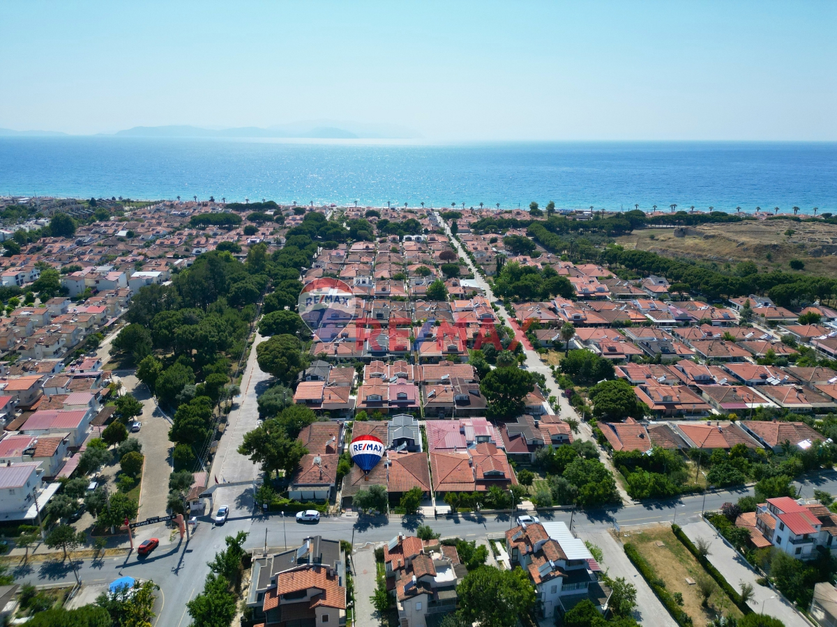 NAZİLLİ SITESI'NDE SATILIK BAHÇELİ YAZLIK