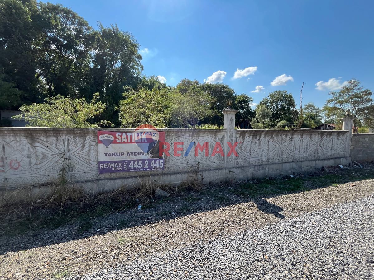 DEREKÖY DE ANA CADDE ÜZERİ ARSA