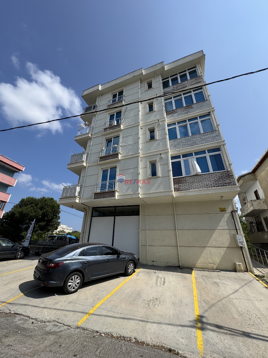 KARTAL TOPSLVİ'DE DENİZ MANZARALI BOŞ OTURUMA HAZIR 2+1 DAİRE