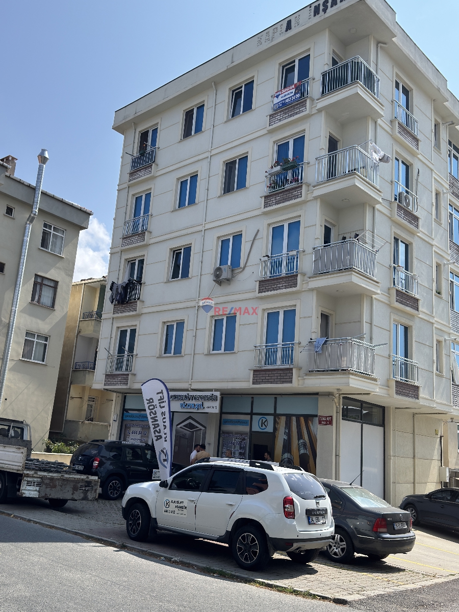 KARTAL TOPSLVİ'DE DENİZ MANZARALI BOŞ OTURUMA HAZIR 2+1 DAİRE