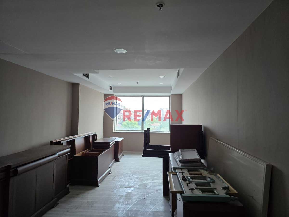 ÜMRANİYE ALEMDAĞ CADDESİ ÜZERİNDE ALTERNATİFLİ TABELA DEĞERLİ