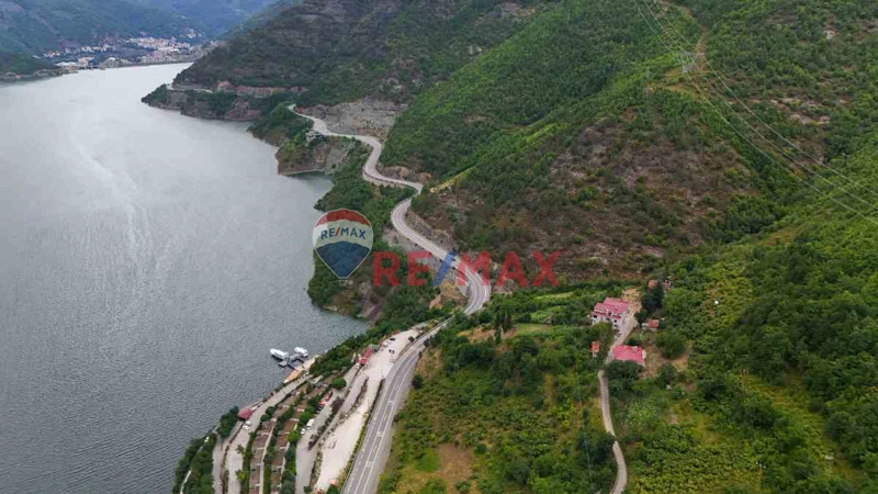 BORÇKA DA ÇORUH MANZARALI MÜSTAKİL ARSA