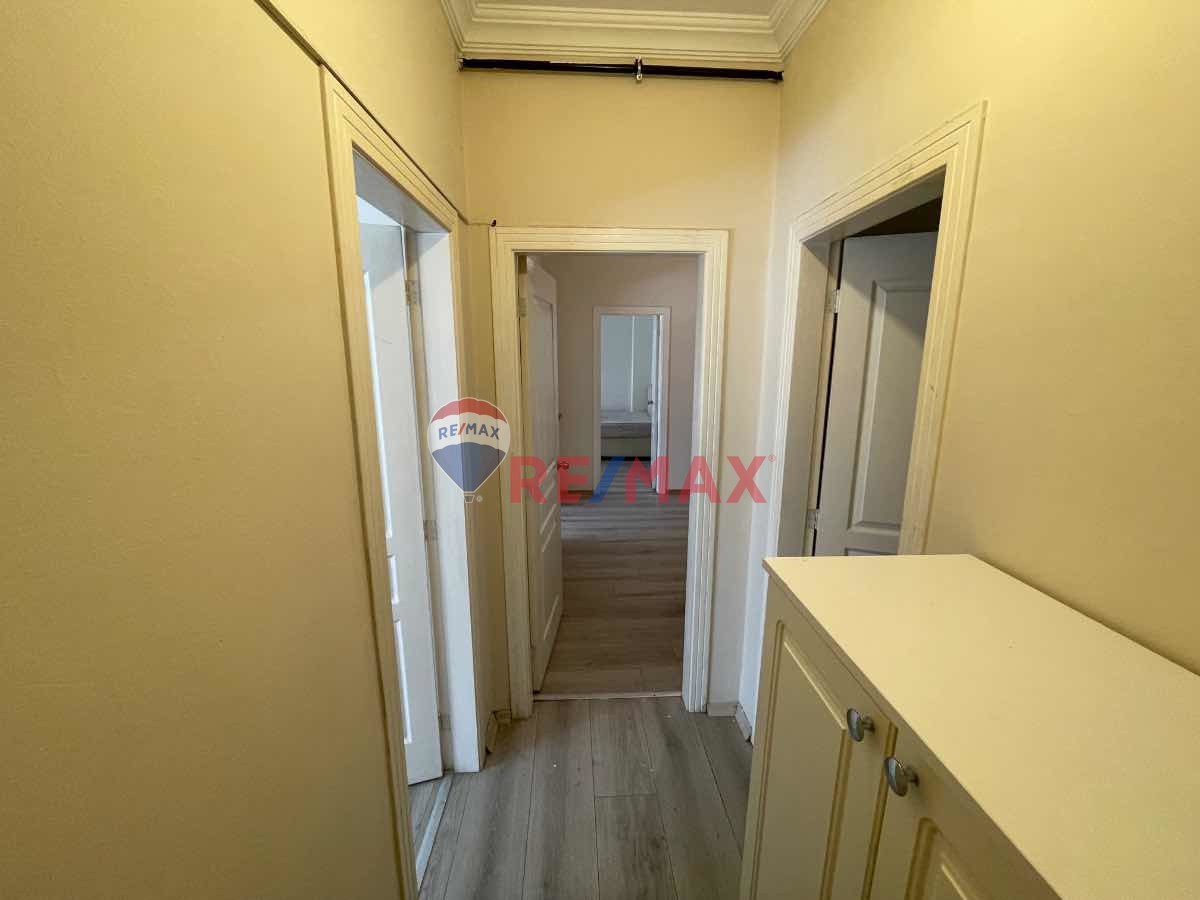 KADIKÖY SAHİLE YAKIN CADDE ÜZERİ BİNADA SATILIK BOŞ 4+1 DAİRE