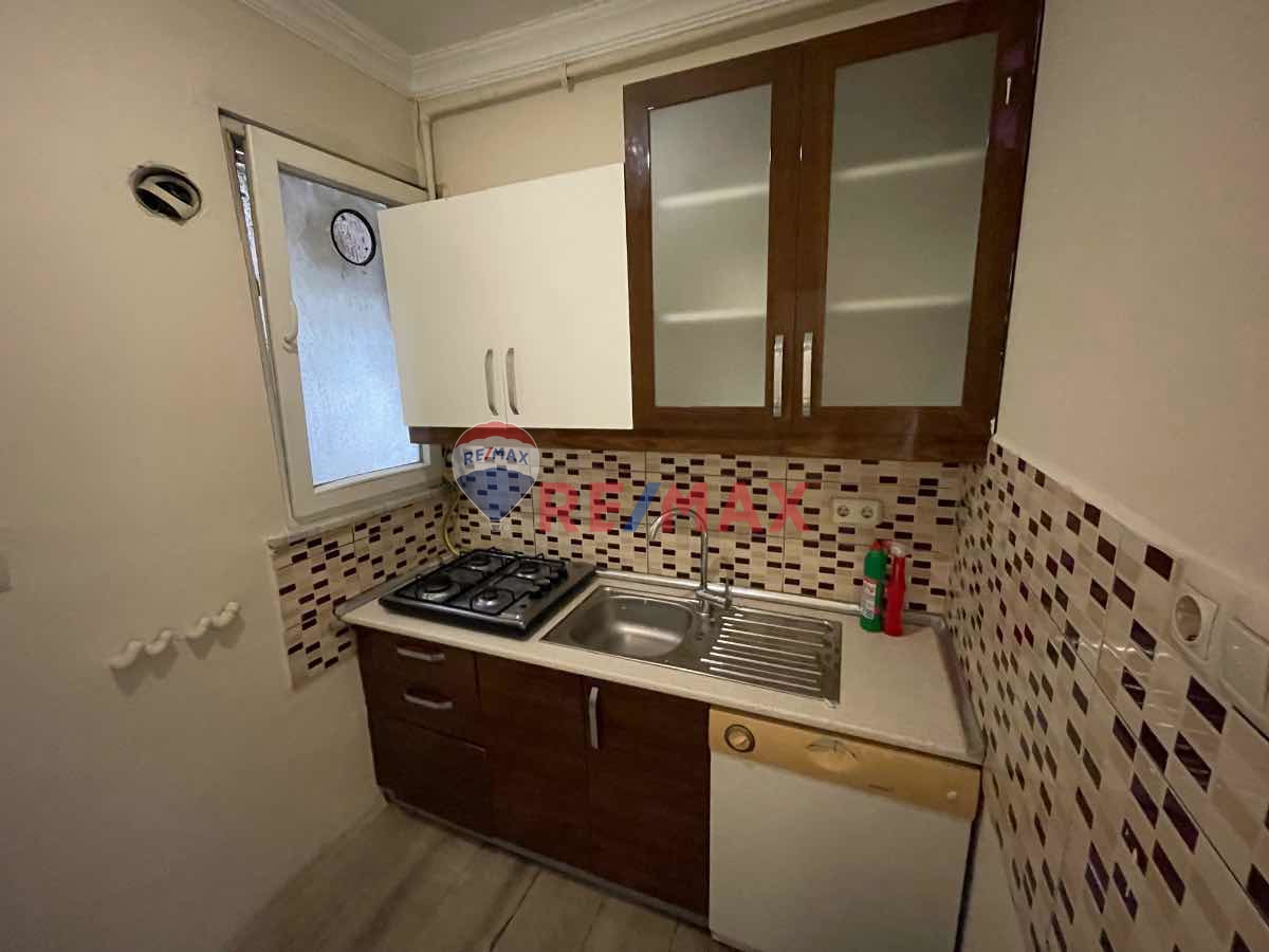 KADIKÖY SAHİLE YAKIN CADDE ÜZERİ BİNADA SATILIK BOŞ 4+1 DAİRE