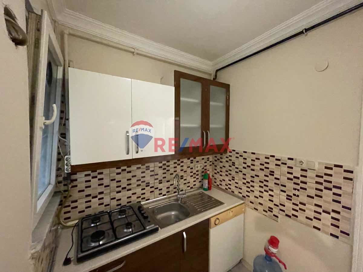 KADIKÖY SAHİLE YAKIN CADDE ÜZERİ BİNADA SATILIK BOŞ 4+1 DAİRE