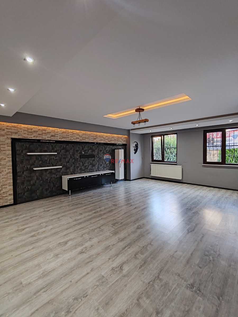 ÇAKMAK SALI PAZARI CEPHELİ 190M2 3+1 FIRSAT DAİRE